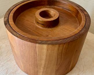 Dansk. More pieces available.