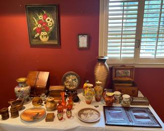 Boxes, glass, porcelain, St. Pierre wood vase
