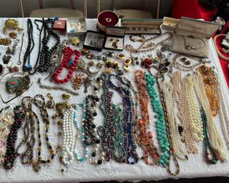 Costume jewlery