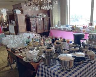 This should give you a good overall picture of the variety of cups, glasses, cookware, and related items available in the sale.