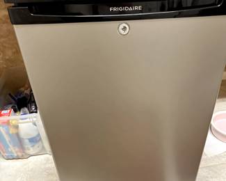 Frigidaire mini Refrigerator 