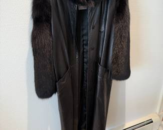 Beautiful Black Leather and Genuine Fox Fur Coat Size 6. Beautiful Condition