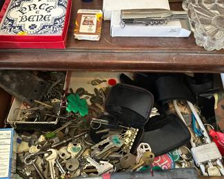 Assorted key collection 