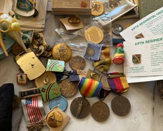 Medals, pins and ribbons 