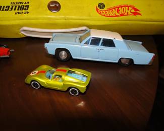 Various other Matchbox and Hot Wheel cars, that large one, is not Matchbox or Hot Wheels