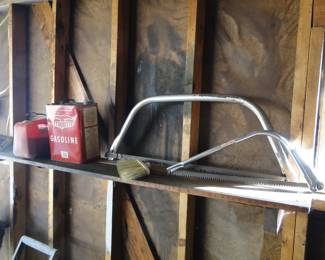 Pair of gas tanks, and pair of saws