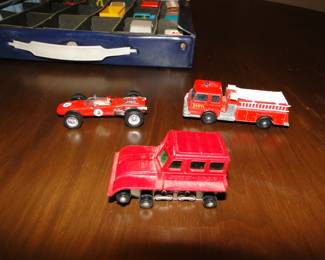 Various other Matchbox and Hot Wheel cars, some tires are missing