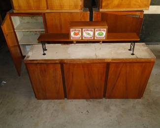 Vintage cabinets, uppers and lowers, and all in good shape too.  Just need a good cleaning