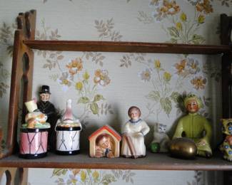 Yes, vintage salt and pepper shakers