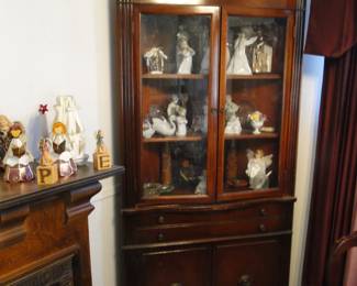 Corner cabinet with Lladro, lots of Lladro