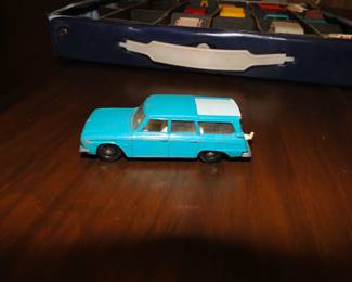 Station wagons were so much fun to ride in, surprised we all survived