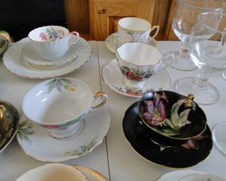 More teacups, perfect for wedding centerpieces, baby shower centerpieces, or any party that calls for some amazing centerpieces that involve amazing teacups