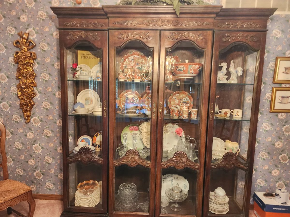 Beautiful Lighted Display Cabinet