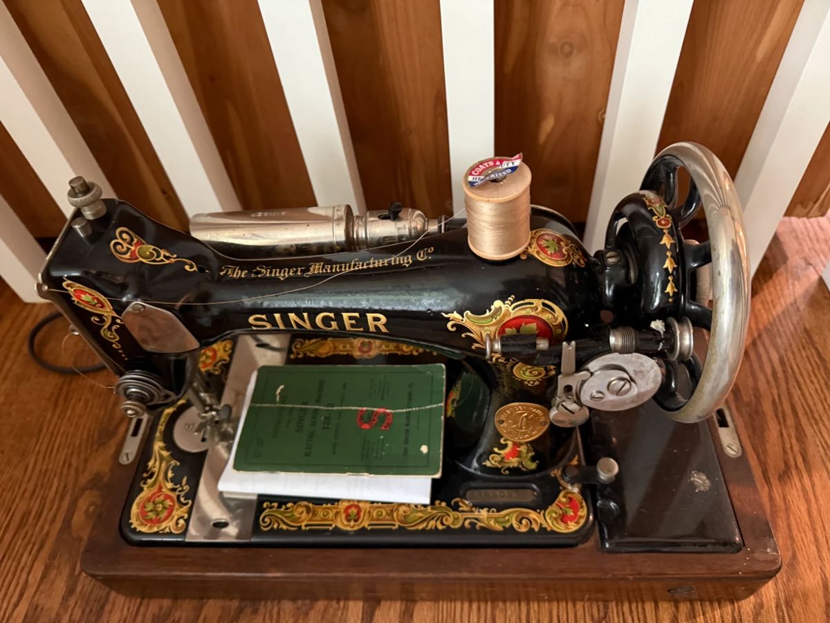 1900's sewing Machine with cover. MINT