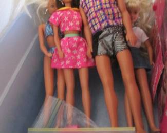Barbie & Friends + Clothing & Accessories