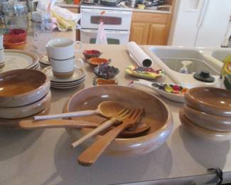 Multi-Piece Salad Bowl Set