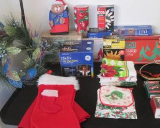 Christmas Table Ware & Mantle Decor