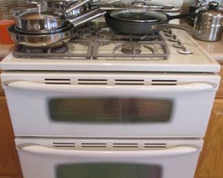 Maytag Gas "Gemini" Stove, 2-Ovens in White