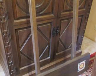 The Leaves have Leg Supports When Installed