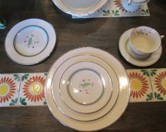 Syracuse China "Coralbel Old Ivory", USA