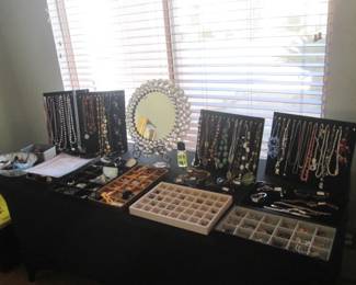 Costume Jewelry, Opium 