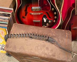 Vintage 1960's HarmonyH66 Vibrajet Electric Guitar. Hollow Body Red Burst Finish. CRACK on Side. Was Tested , Rockin in Saugunash! #677h66