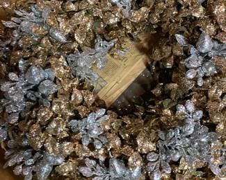 Vintage Gold Silver Glittery Wreath Artistic Creations, Linden NJ in Original Box