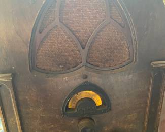 Vintage 1931 Atwater Kent Cathedral Tube Radio