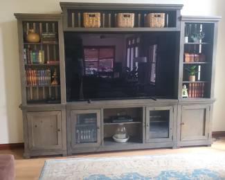 Entertainment center