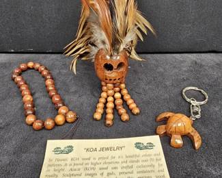 Hawaian Ikaika Helmet, Turtle Key Chain Wood Beads