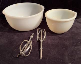Vintage Mixing Bowls Beaters