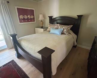 Farmhouse Post bed with queen mattress