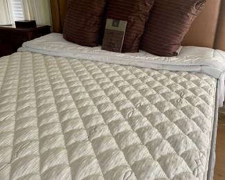Hotel like new King Mattress.