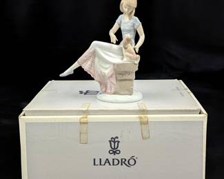 Lladro Figurine: 5th Anniversary Society Piece "Picture Perfect" #7612 With Original Box