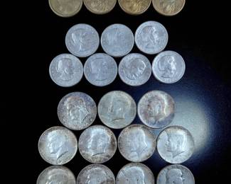 22Pc Collection Of Susan B. Anthony, Sacagawea Dollar Coins & Kennedy, Franklin Half Dollar Coins