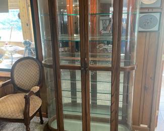 Lighted display cabinet with etched glass