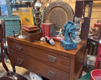 Antique vanity with/dresser with beautiful oval mirror