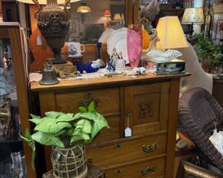 Beautiful dresser, lamps, figurines