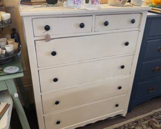 Antique dresser shabbier cheesecake cream color, 6 drawers