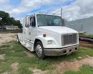 2003 Freightliner Truck