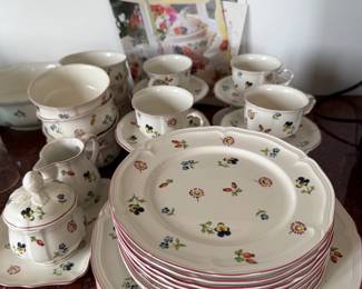 Villeroy & Boch service for 8