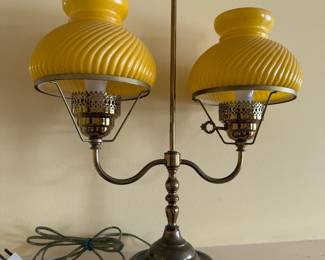 OOOOO! Beautiful vintage lamp