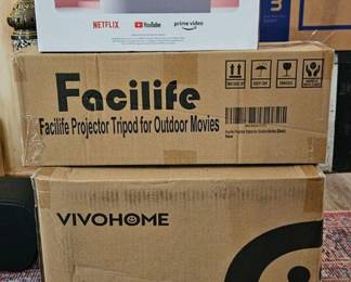 Outdoor large screen / Tripod & projector .
New never used .
