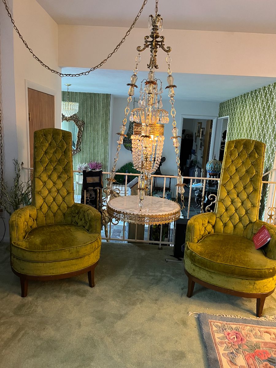 2 Hollywood Regency high back chairs
Hollywood Regency swag table lamp