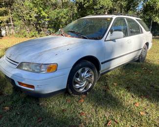1995 HONDA ACCORD LX STATION WAGON , 4 CYL, gasoline, VIN 1HGCE1822SA001871   ODOMETER HAS BEEN COMPROMISED.   RUNS BUT BATTERY ISN'T HOLDING A CHARGE.   ASKING: $1,550.  
All specific information regarding any issues with this vehicle can not be verified or confirmed.  You buy this item “as is” and there or no refunds, 