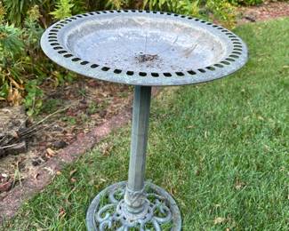 Resin bird bath