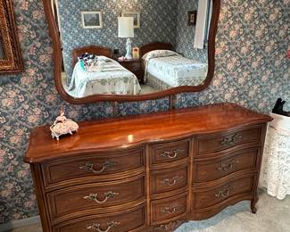 Dixie dresser with mirror