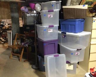 Storage containers 