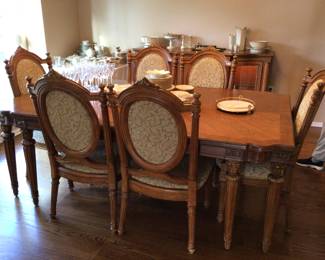 Bernhardt dining room set, 2 leaves at 24” each n table is 80”x48”x30” h. 6 chairs/ 2 with arms