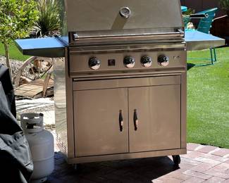 Summerset 32" Grill (Retail $2,650)